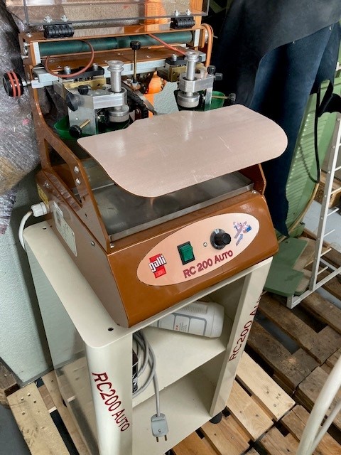 RC 200 auto 